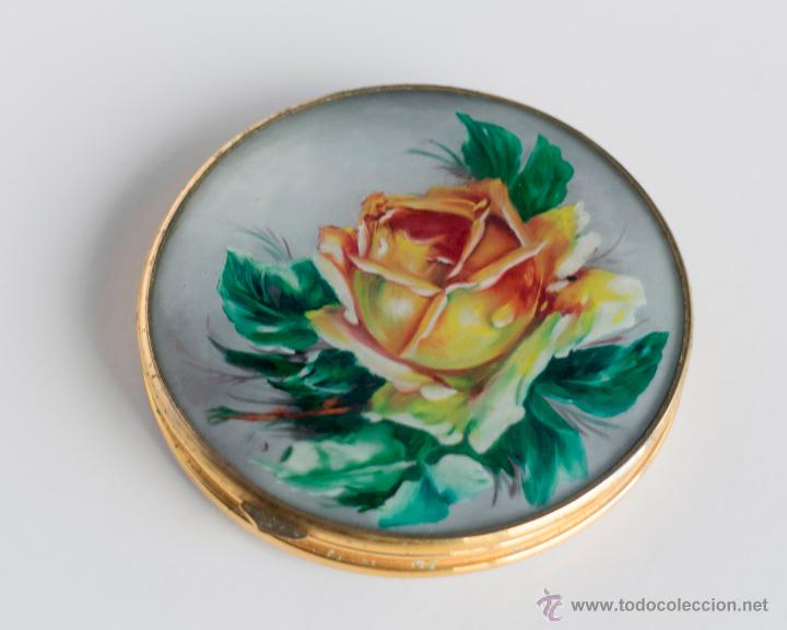 Antig&uuml;edades: POLVERA EN CELULOIDE Y METAL DORADO- 9 CM - Foto 1
