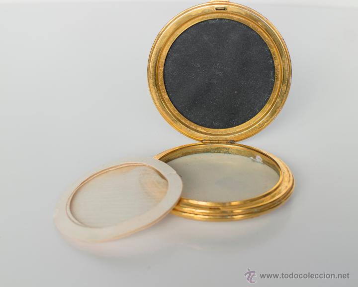 Antig&uuml;edades: POLVERA EN CELULOIDE Y METAL DORADO- 9 CM - Foto 3
