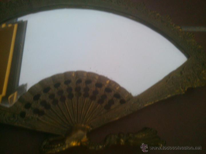 Antig&uuml;edades: ABANICO EN BRONCE CON ESPEJO BISELADO - Foto 3
