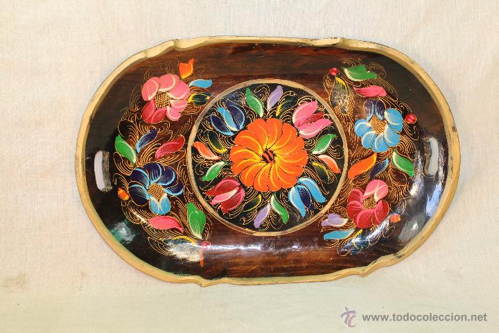 Antig&uuml;edades: BANDEJA EN MADERA PINTADA A MANO - Foto 1