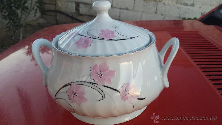 Antig&uuml;edades: antigua sopera de porcelana - Foto 1