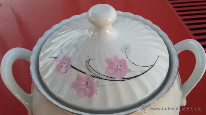 Antig&uuml;edades: antigua sopera de porcelana - Foto 2
