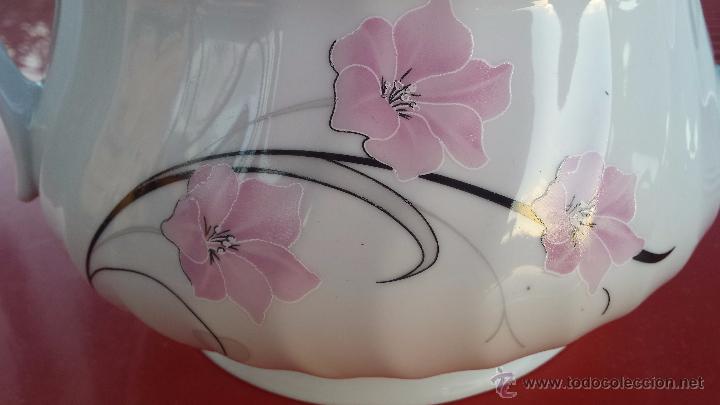 Antig&uuml;edades: antigua sopera de porcelana - Foto 3
