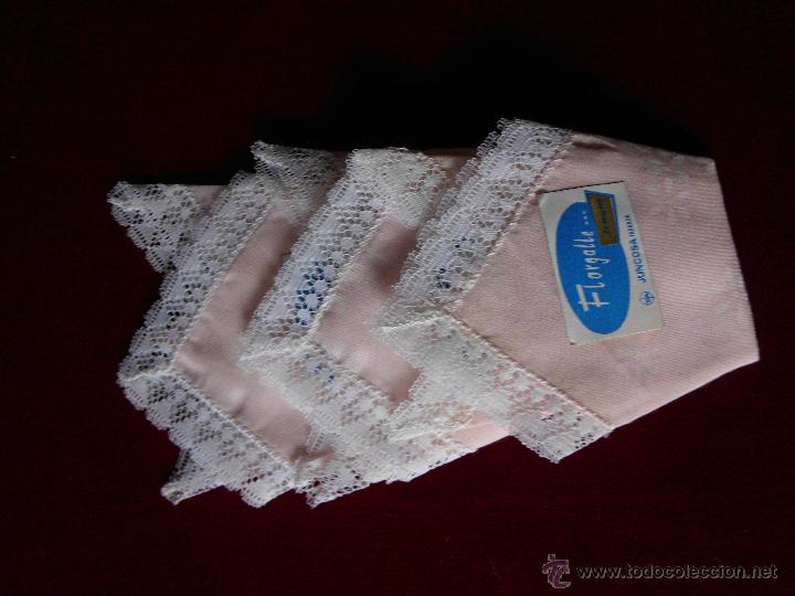 Antigüedades: Conjunto de 4 pañuelos de algodón y puntilla marca Florgalle de la casa Juncosa - Foto 2 - 52579620