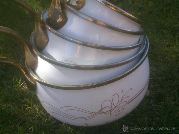 Antig&uuml;edades: CONJUNTO COMPLETO DE CAZUELAS ESMALTADAS Y DECORADAS - Foto 8
