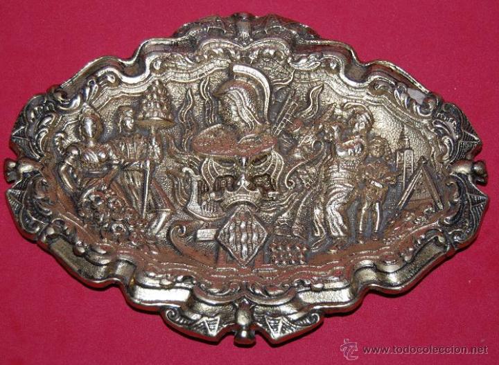 Antig&uuml;edades: BANDEJA DE BRONCE CON DECORACI&Oacute;N FALLERA/FALLAS DE VALENCIA - Foto 1