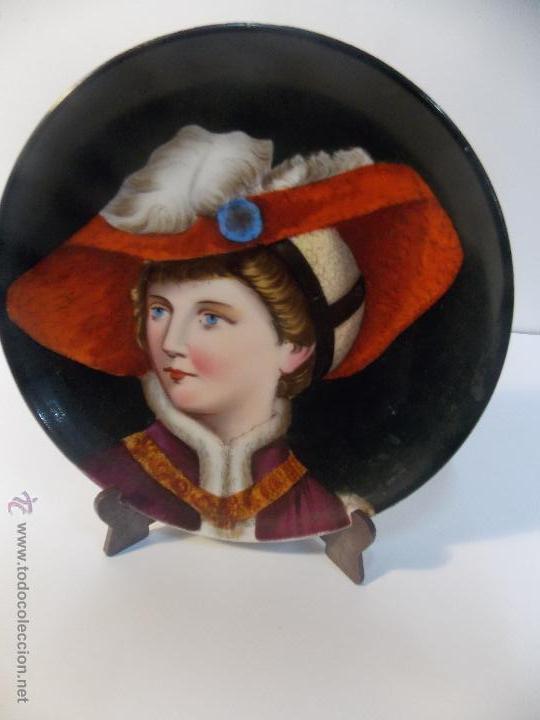 Antig&uuml;edades: plato de porcelana pintado - Foto 1