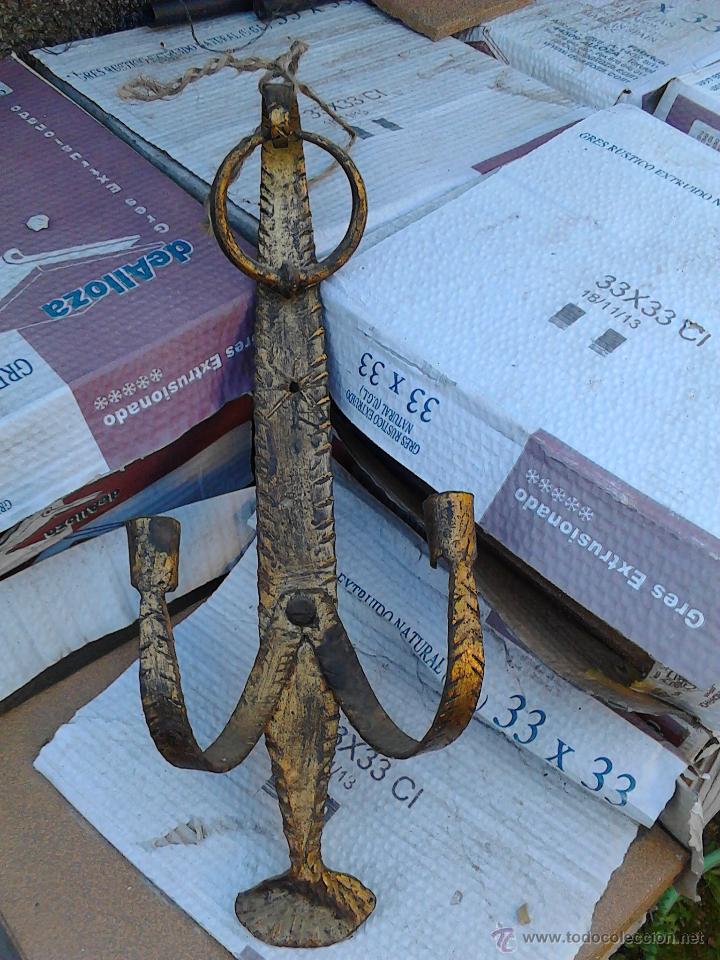 Antig&uuml;edades: candelabro pared en hierro dorado - Foto 1