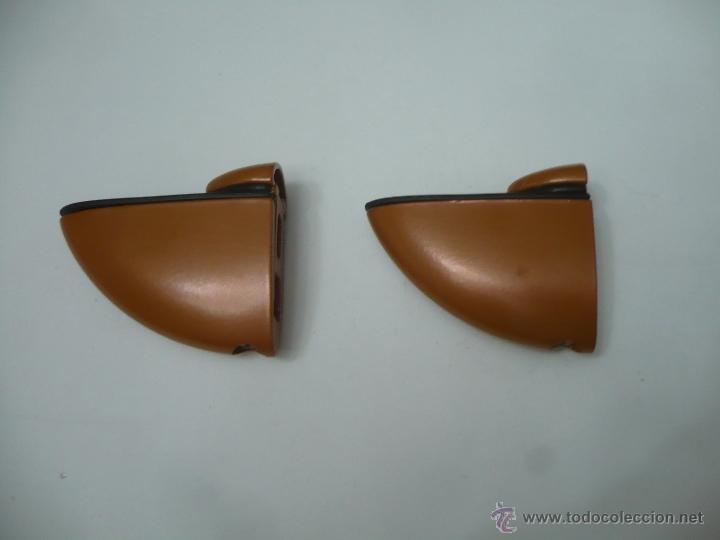 Antiquit&eacute;s: LOTE: 2 SOPORTES DE ESTANTERIAS.