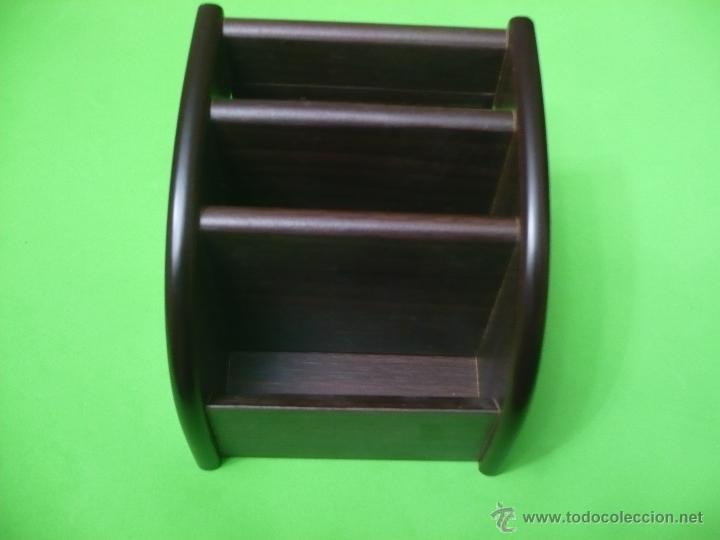 Antig&uuml;edades: SOPORTE DE MANDOS EN MADERA COLOR MARRON. - Foto 2