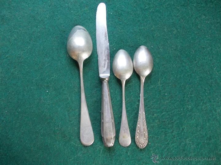 Antig&uuml;edades: lote de cucharas y cuchillo con iniciales - Foto 1