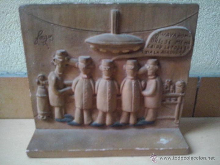 Antig&uuml;edades: vi&ntilde;eta comic en terracota- firmada forges