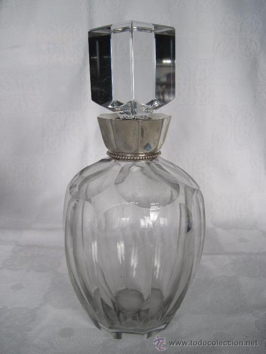 Antiguidades: Botella de cristal con embocadura plata y tap&oacute;n cristal