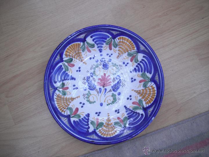 Antig&uuml;edades: Plato de ceramica de Talavera - Foto 1