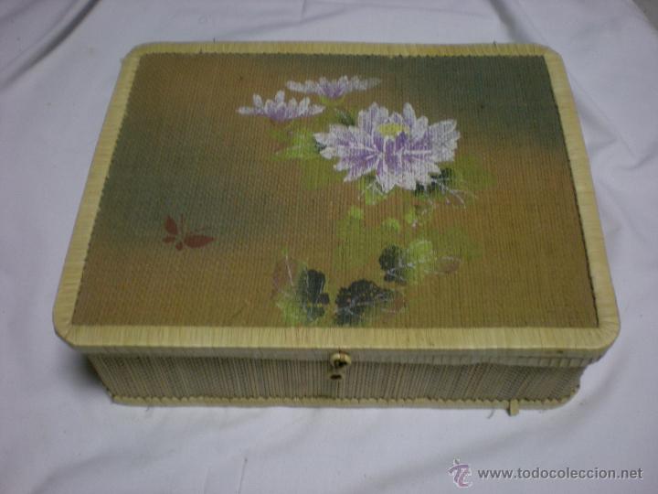 Antig&uuml;edades: CAJA COSTURERO DE PAJILLA - Foto 1