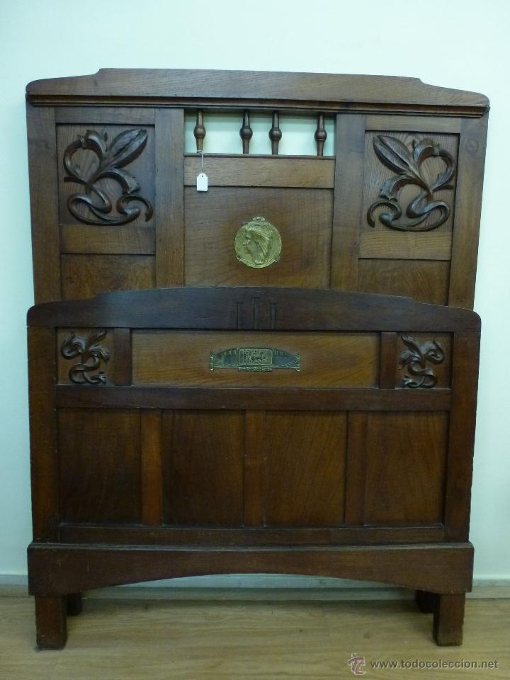 Antig&uuml;edades: CAMA DE MADERA DE CASTA&Ntilde;O CON APLAQUES DE BRONCE - Foto 2