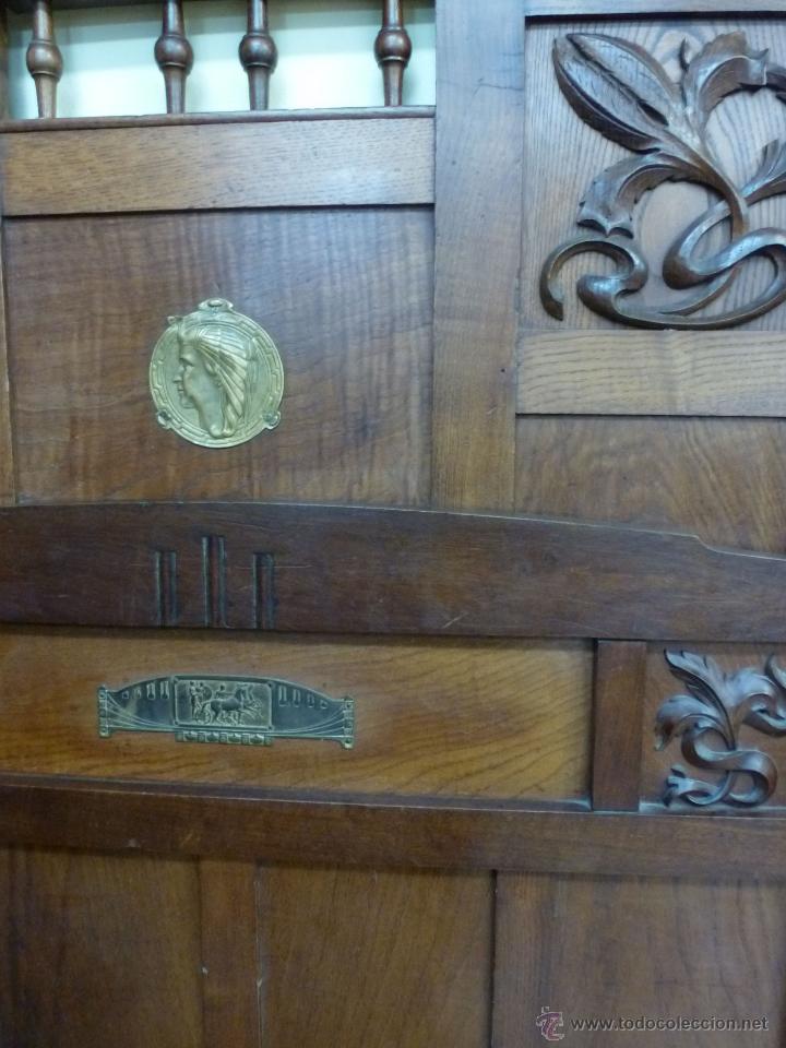 Antig&uuml;edades: CAMA DE MADERA DE CASTA&Ntilde;O CON APLAQUES DE BRONCE - Foto 3