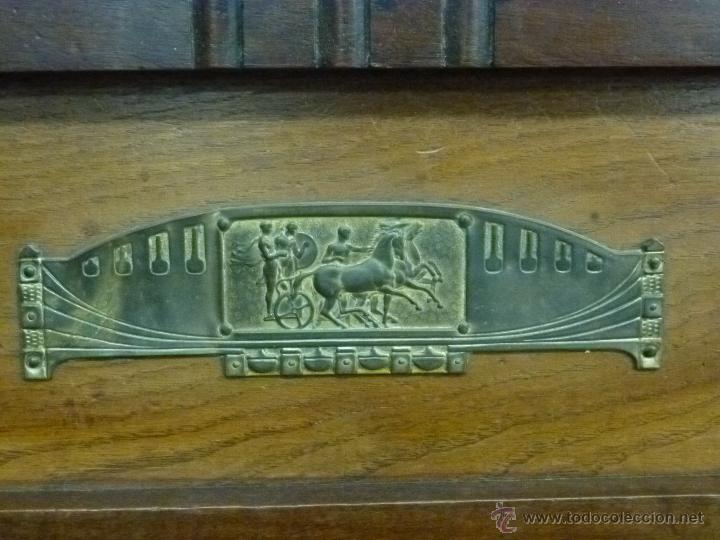 Antig&uuml;edades: CAMA DE MADERA DE CASTA&Ntilde;O CON APLAQUES DE BRONCE - Foto 5