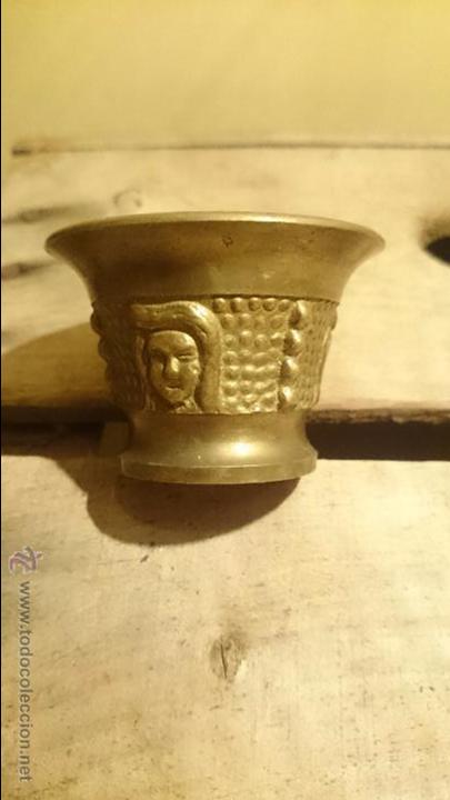 Antig&uuml;edades: mortero o almirez, 4cm de altura