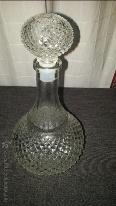 Antig&uuml;edades: botella de. vidrio tallado - Foto 1