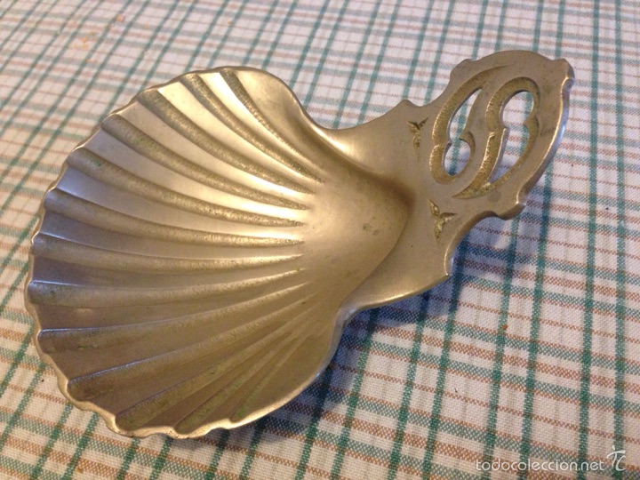 Antig&uuml;edades: Concha de broce plateado para cristianar - Foto 3