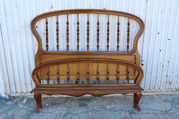 Antig&uuml;edades: CAMA DE MADERA CON CABEZAL Y PIECERO - Foto 1