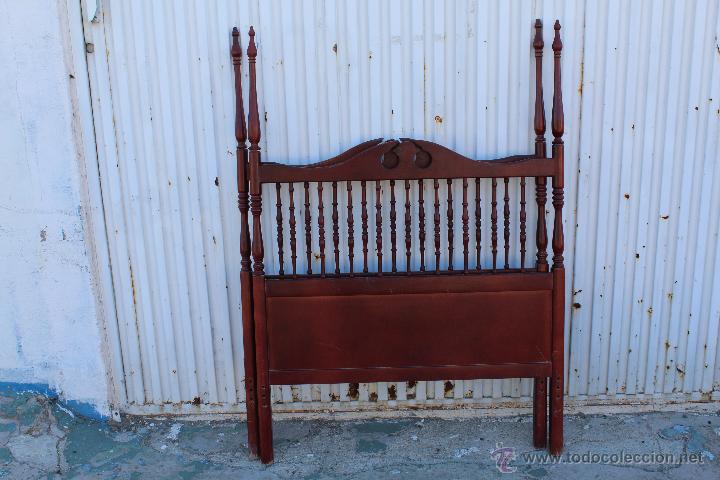 Antig&uuml;edades: 2 CAMAS DE MADERA CON CABEZAL Y PIECERO - Foto 1