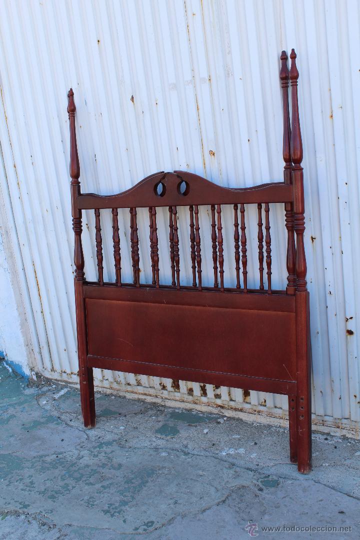 Antig&uuml;edades: 2 CAMAS DE MADERA CON CABEZAL Y PIECERO - Foto 2