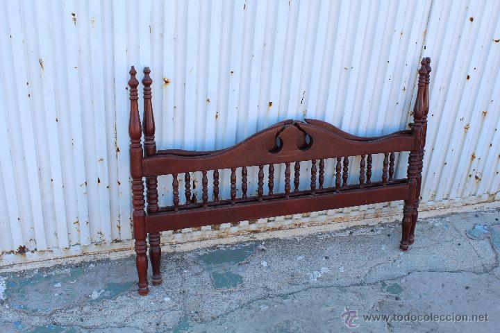 Antig&uuml;edades: 2 CAMAS DE MADERA CON CABEZAL Y PIECERO - Foto 3