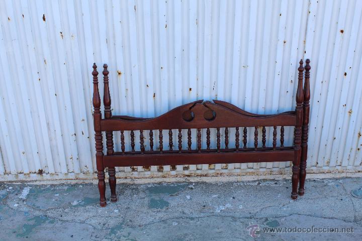 Antig&uuml;edades: 2 CAMAS DE MADERA CON CABEZAL Y PIECERO - Foto 4