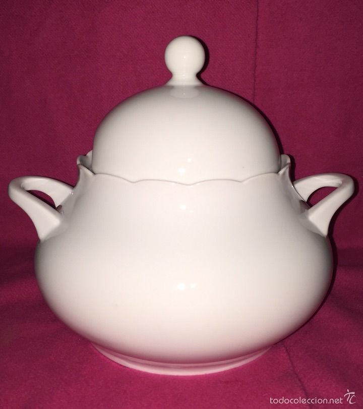 Antig&uuml;edades: Sopera blanca porcelana - Foto 1
