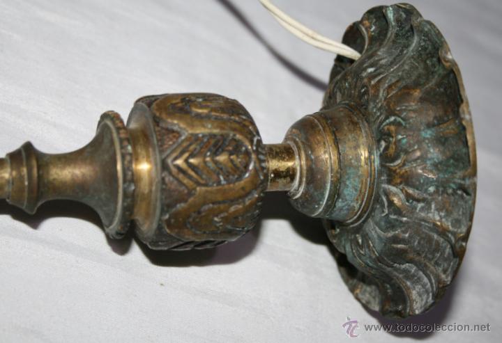 Antig&uuml;edades: PIE DE BRONCE ANTIGUO PARA LAMPARA - Foto 2