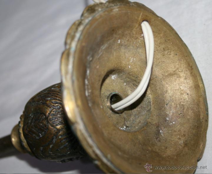 Antig&uuml;edades: PIE DE BRONCE ANTIGUO PARA LAMPARA - Foto 3