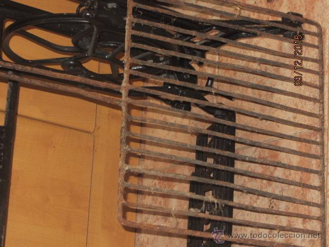 Antig&uuml;edades: PARRILLA ANTIGUA DE HIERRO - Foto 2