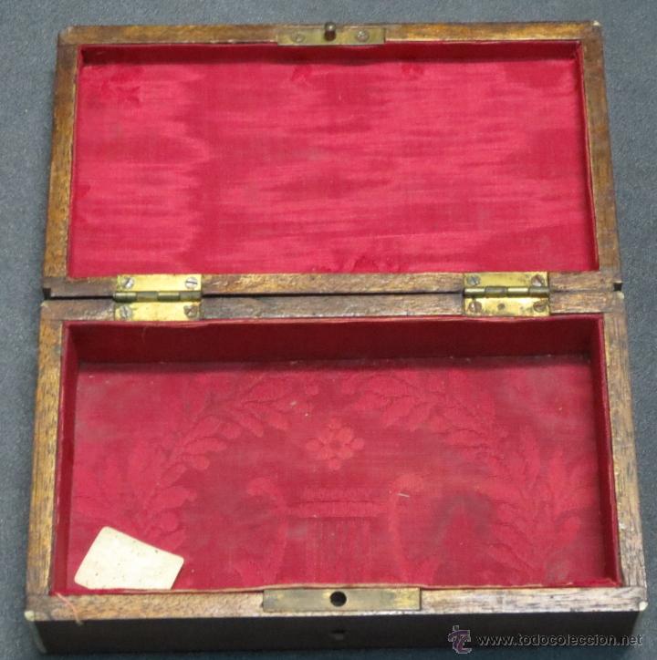 Antig&uuml;edades: CAJA DE MARQUETER&Iacute;A FORRADA EN SEDA - Foto 2