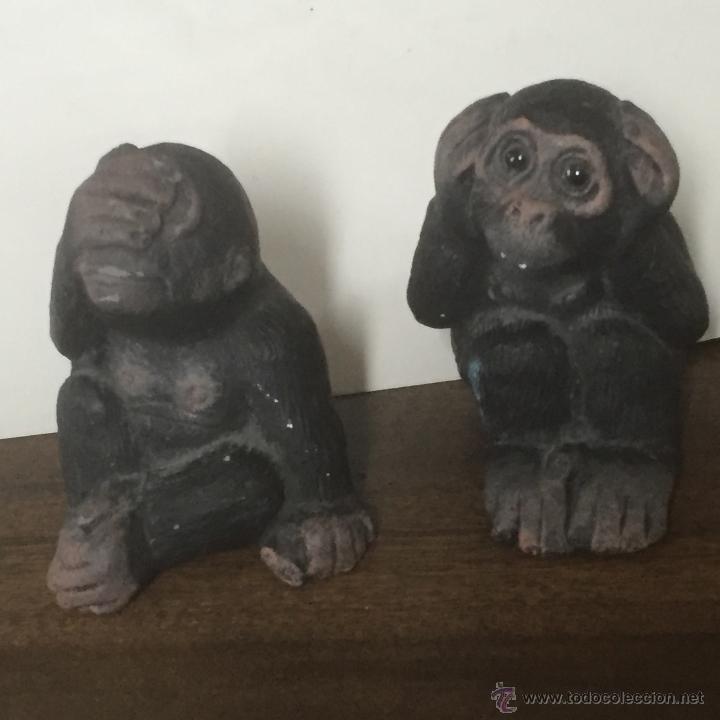 Antig&uuml;edades: Pareja de monos de terracota o piedra pintados