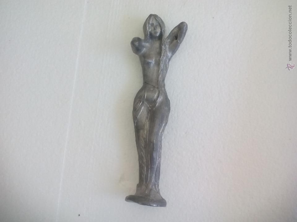 Antiquit&eacute;s: Bonita figura de mujer, realizada en plomo. Escultura de 17 cm
