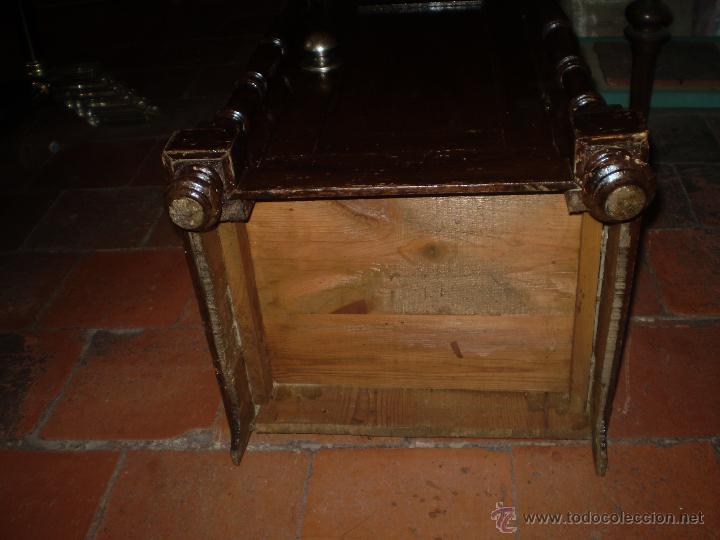 Antig&uuml;edades: MESILLA DE NOCHE S XIX - Foto 7