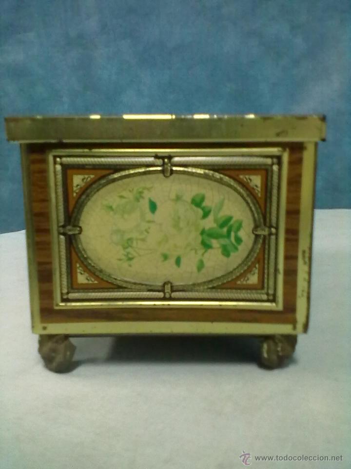 Antig&uuml;edades: CAJA CHAPA TROQUELADA - Foto 3