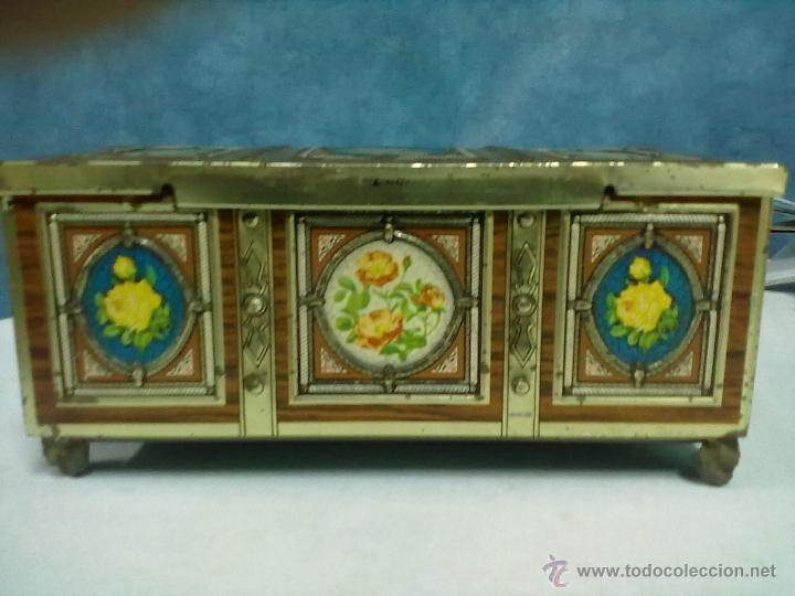 Antig&uuml;edades: CAJA CHAPA TROQUELADA - Foto 4