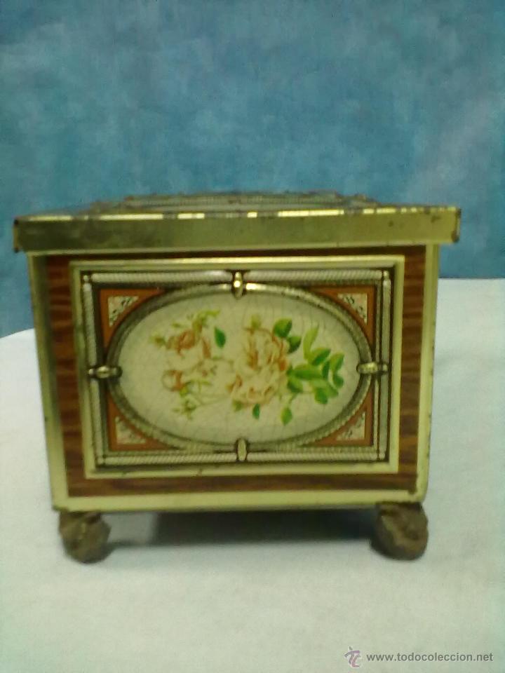 Antig&uuml;edades: CAJA CHAPA TROQUELADA - Foto 5