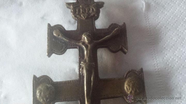 Antig&uuml;edades: antigua cruz de caravaca en bronce. - Foto 4