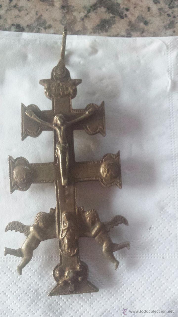 Antig&uuml;edades: antigua cruz de caravaca en bronce. - Foto 1