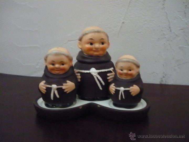 Antig&uuml;edades: Conjunto para mesa en Porcelana Frailes - Salsera ,Pimentero y Salero en porcelana,con marcas en la