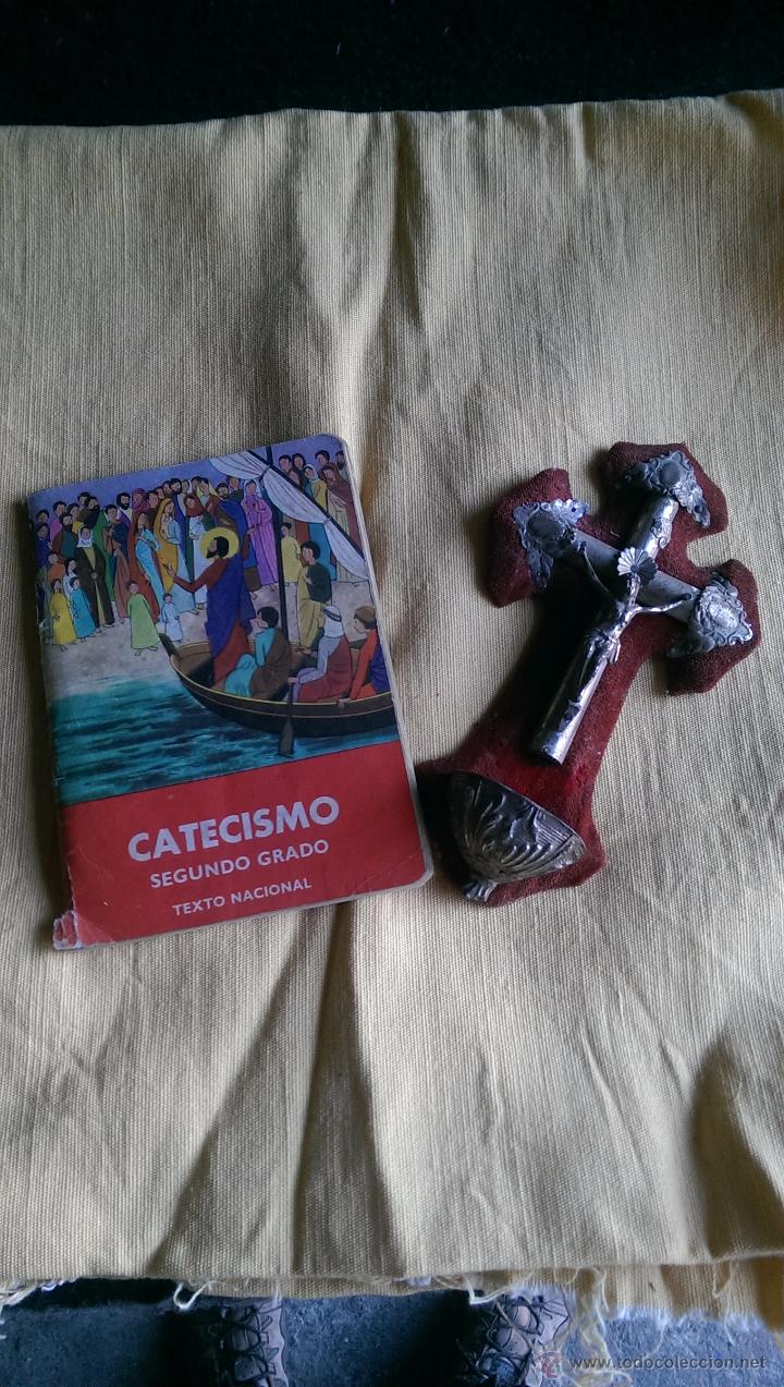 Antig&uuml;edades: CATECISMO 1965 Y ANTIGUA BENDITERA - Foto 7