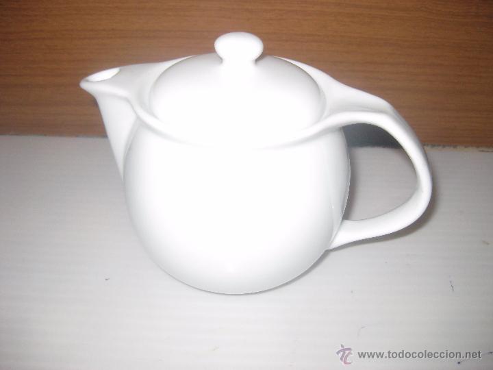 Antig&uuml;edades: Tetera cer&aacute;mica blanca. - Foto 1