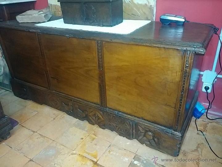 Antig&uuml;edades: gran arcon de casta&ntilde;o - Foto 1