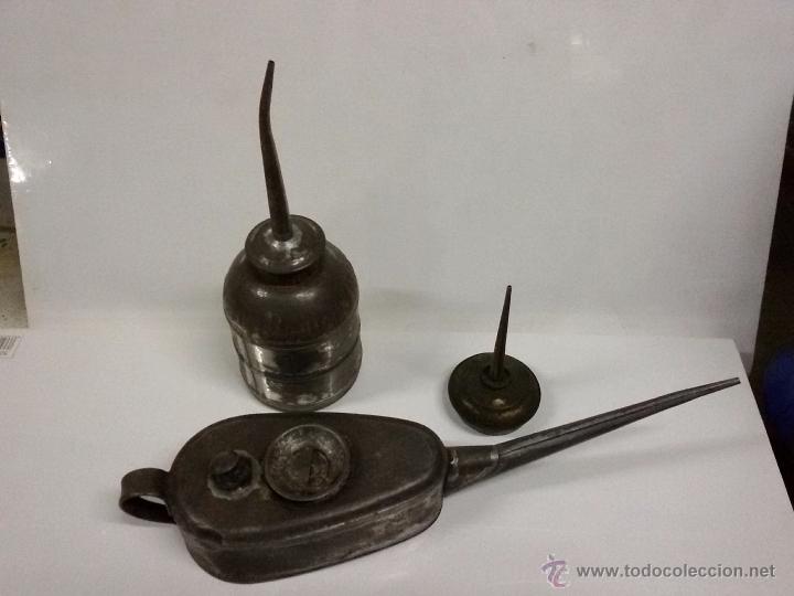 Antig&uuml;edades: Aceitera: Juego de aceiteras antiguas de chapa - Foto 1