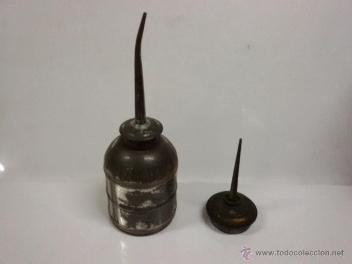 Antig&uuml;edades: Aceitera: Juego de aceiteras antiguas de chapa - Foto 3