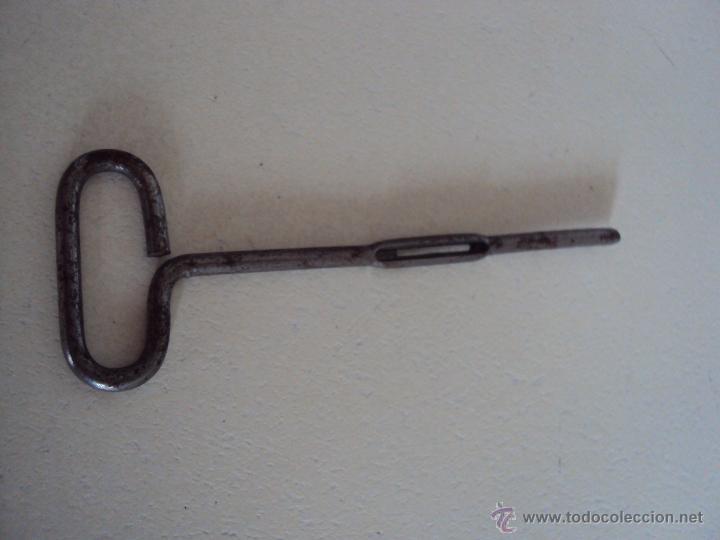 Antig&uuml;edades: ANTIGUO ABRELATAS - Foto 1